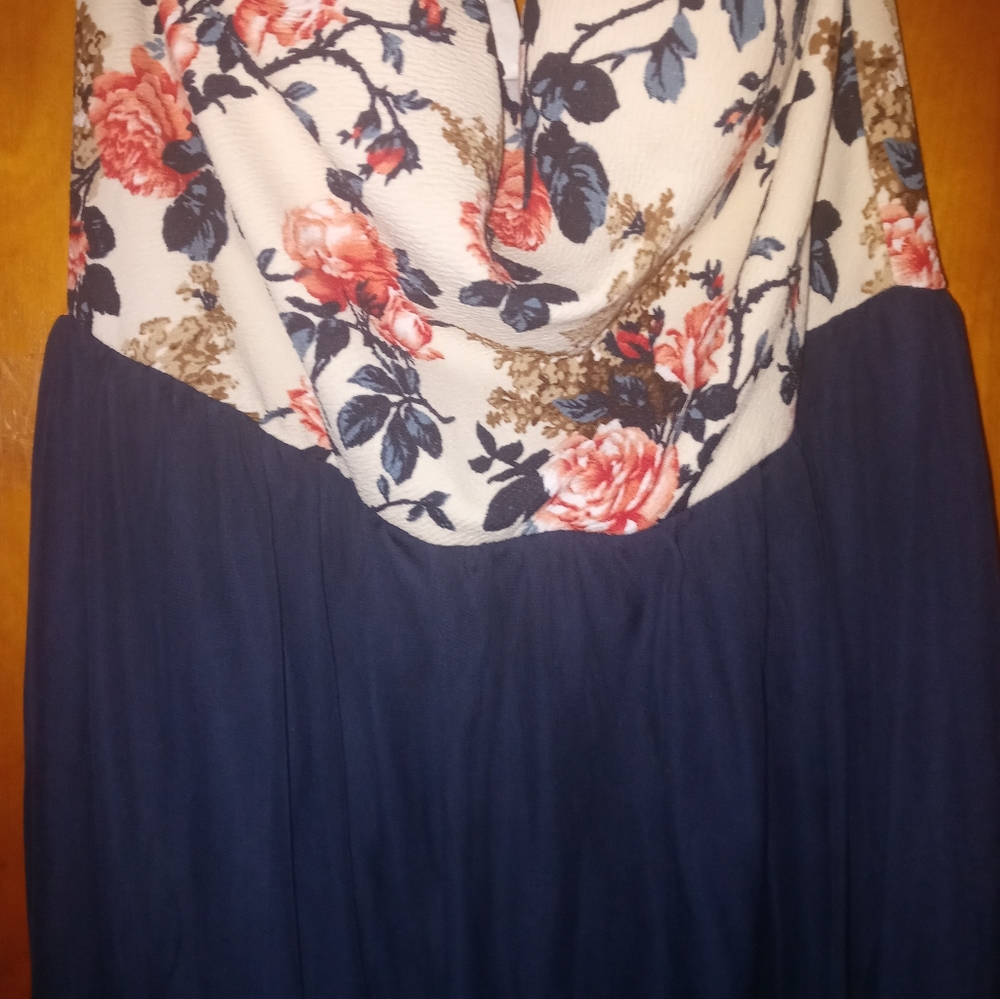 Size 3× Fashion Magazine, Blue and floral
